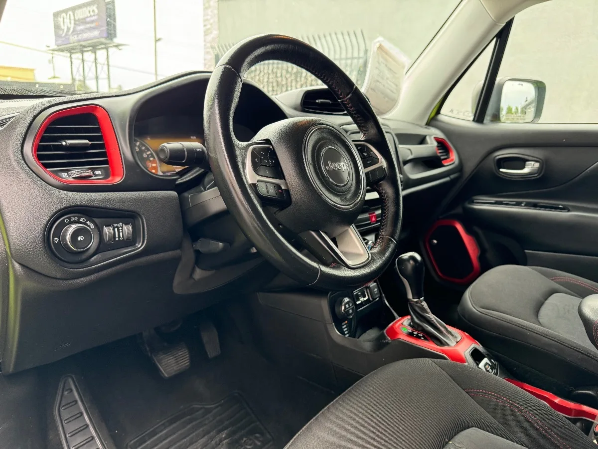 Jeep Renegade — Photo 2