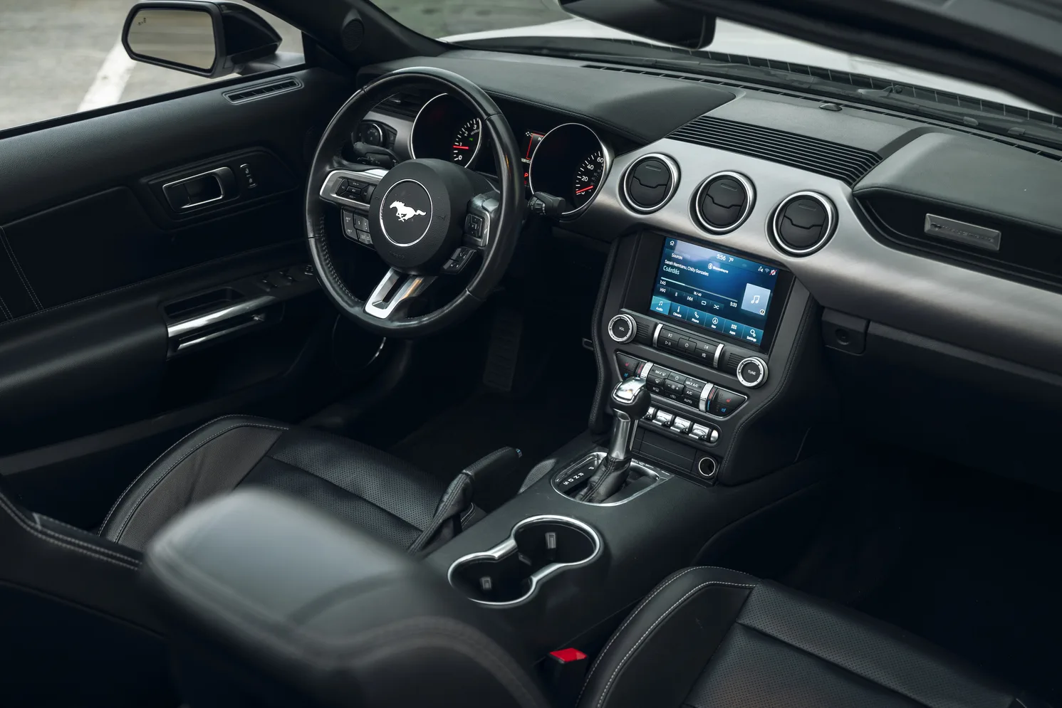 Ford Mustang Cabrio — Photo 13