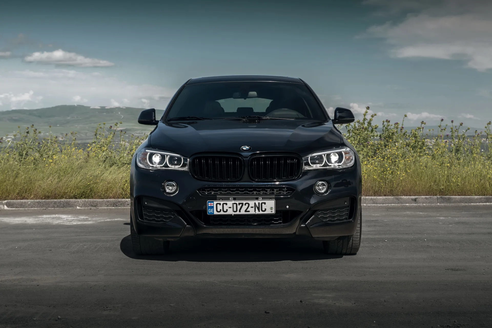 BMW X6 2021 - side view