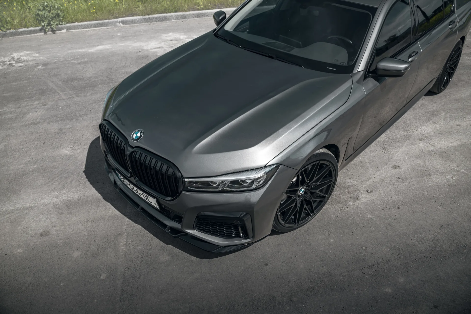 BMW 740i 2015 - rear view - RentGeo Cars