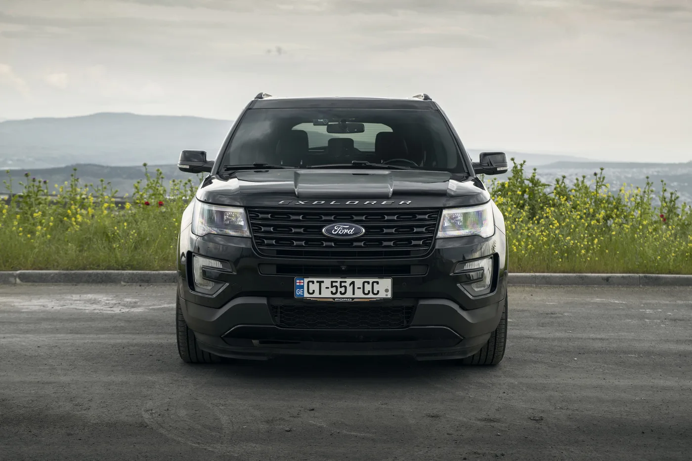 Ford Explorer 2016 - side view