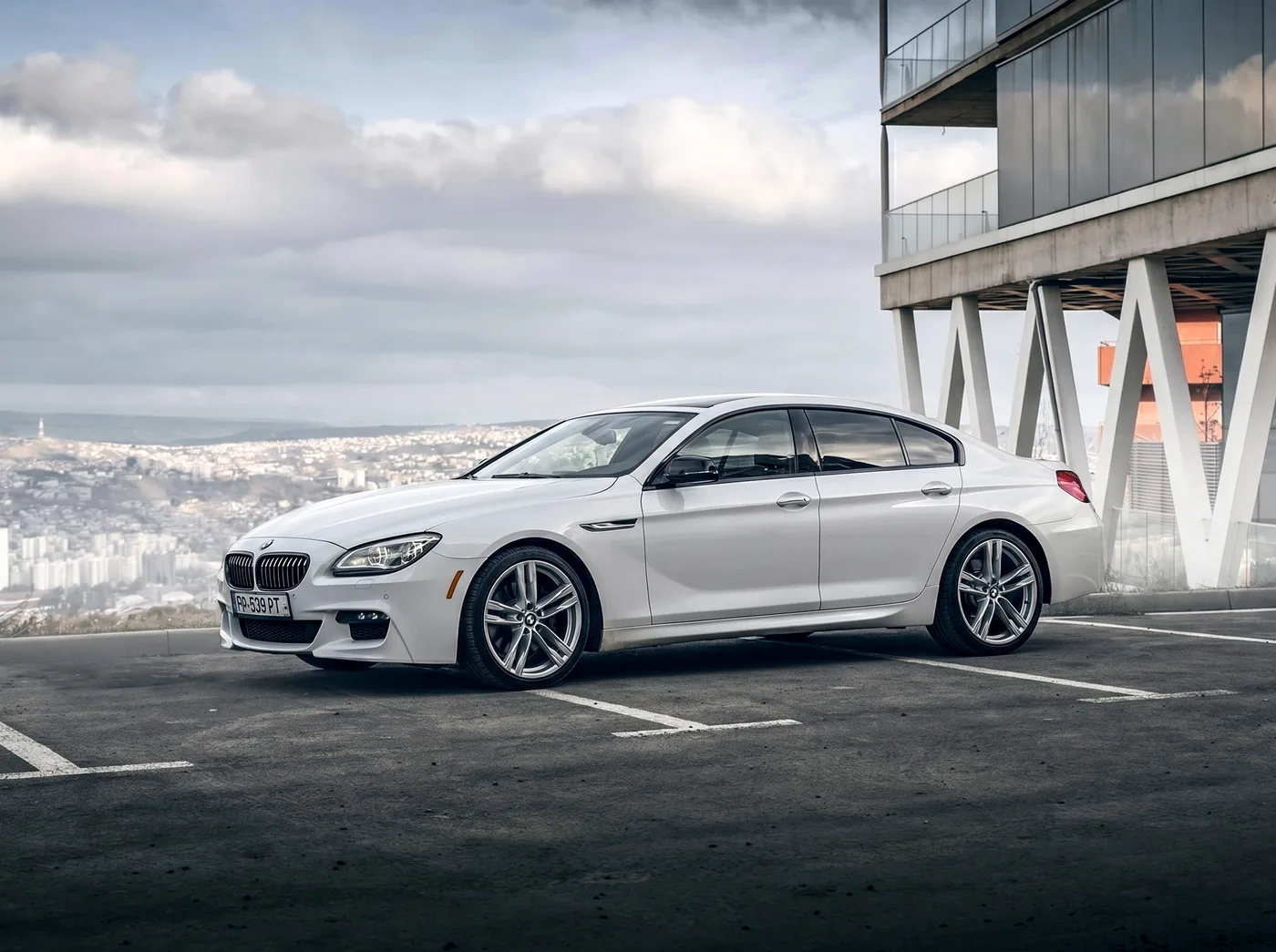 BMW 640i 2016 - side view