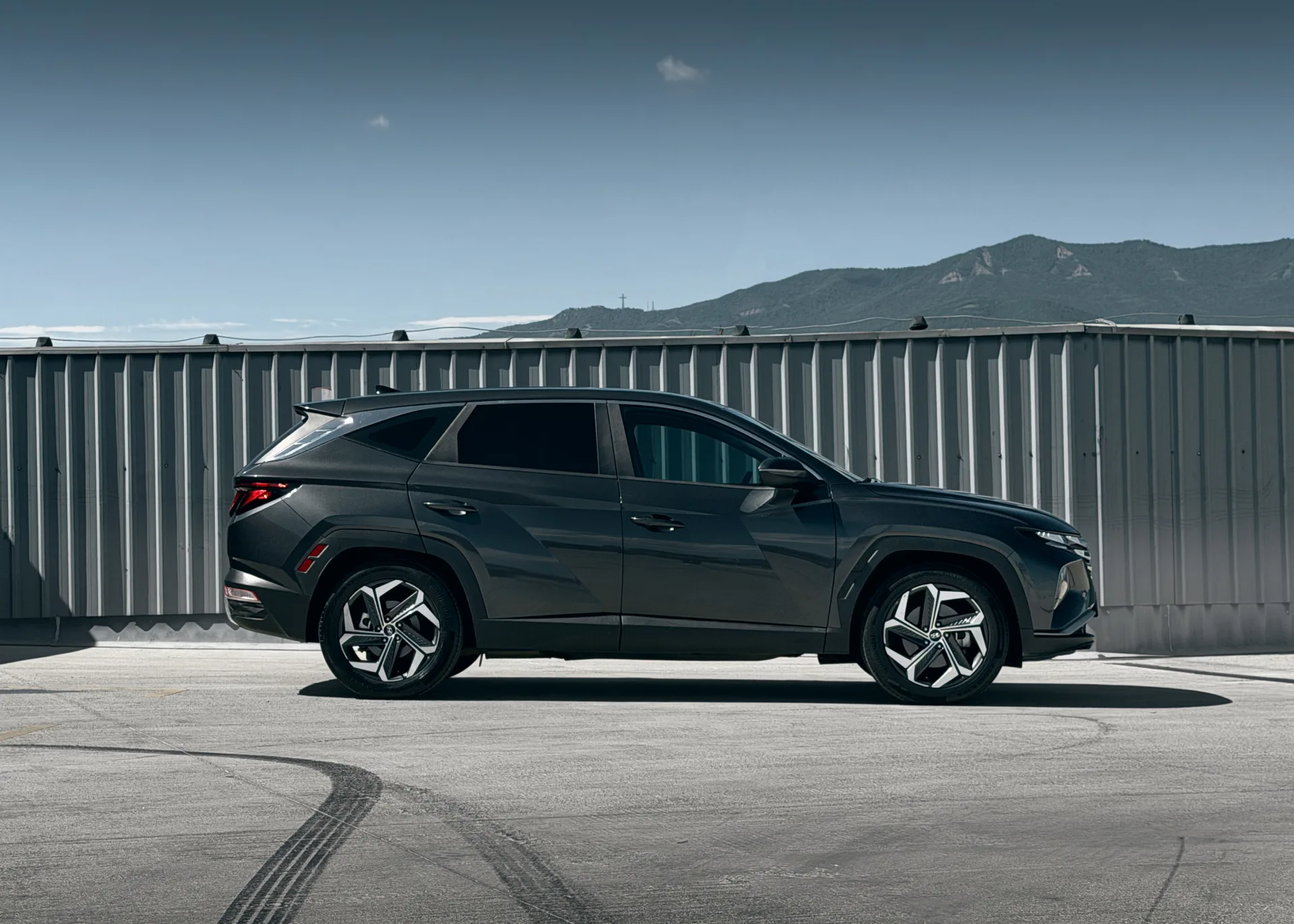 Hyundai Tucson 2022 - rear view - RentGeo Cars